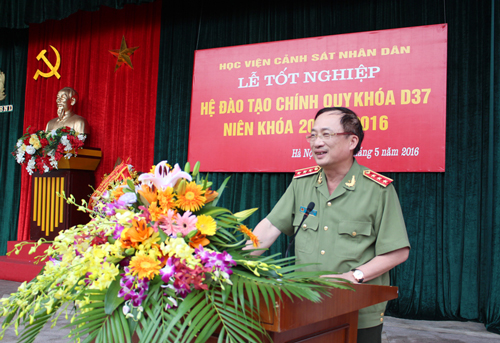 Lễ Ev88app tải ứng dụng hệ đào tạo chính quy khóa D37 niên khóa 2011 - 2016